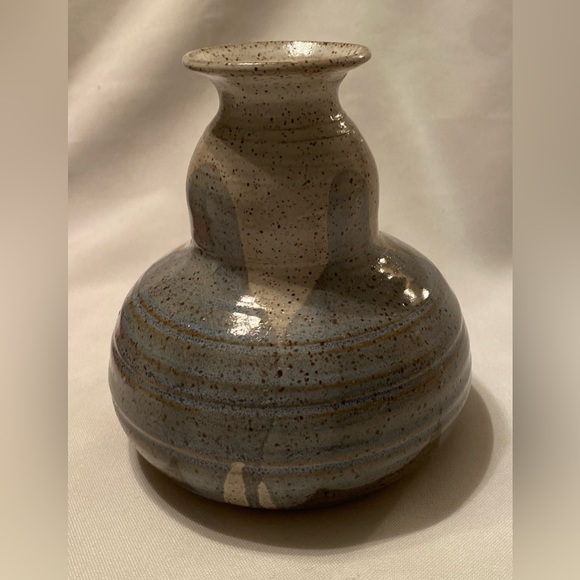 Gorgeous Signed Pottery Vase - Picture 3 of 5